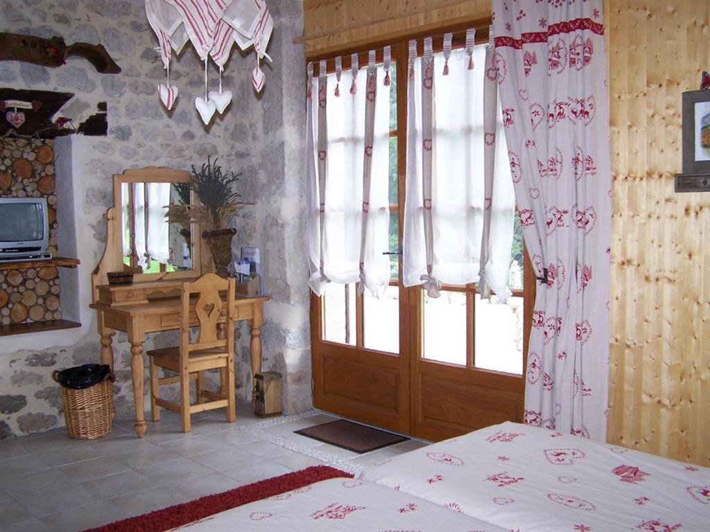 Les Grands Champs Hotel Attignat-Oncin Екстериор снимка