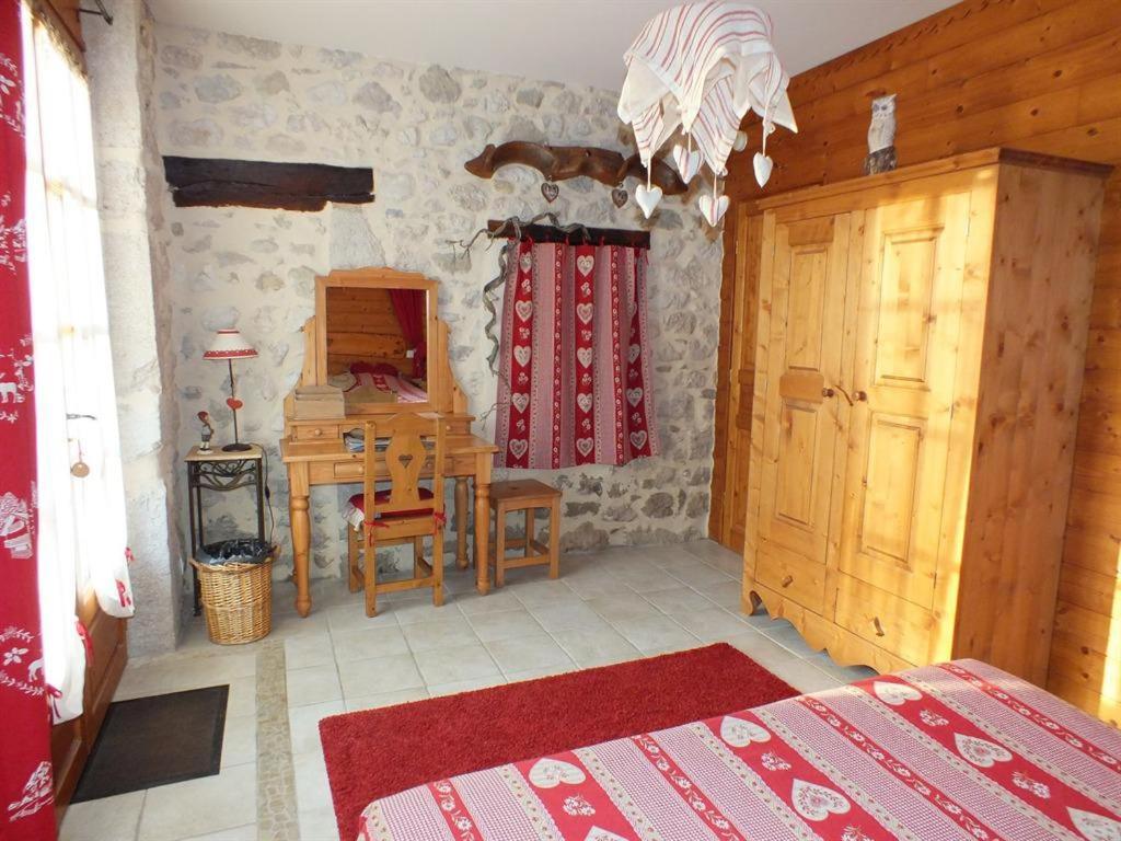 Les Grands Champs Hotel Attignat-Oncin Екстериор снимка
