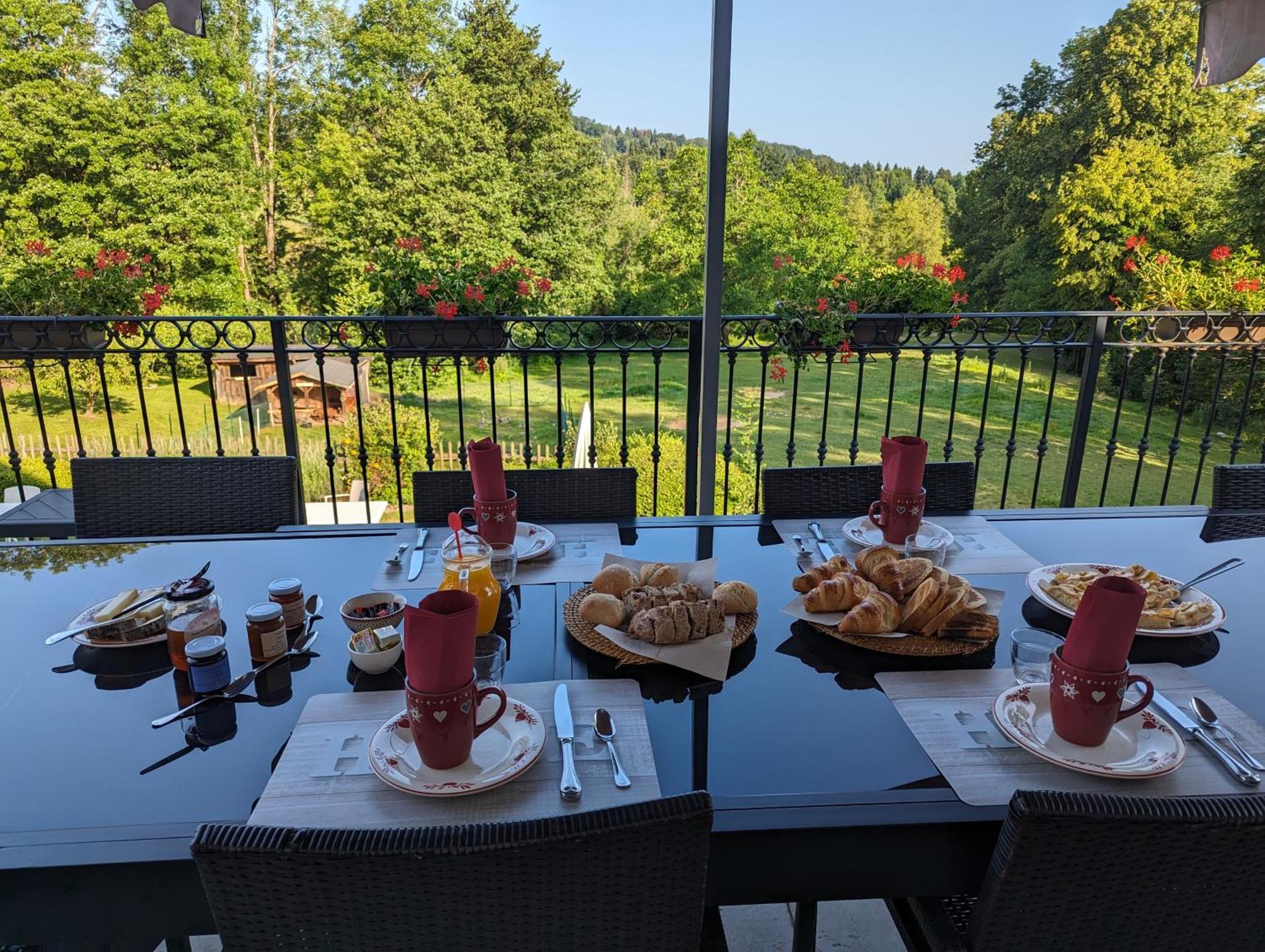 Les Grands Champs Hotel Attignat-Oncin Екстериор снимка